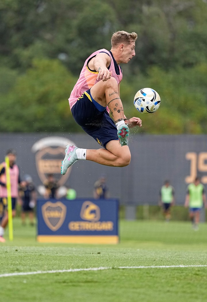 Barinaga se entrena apartado en Boca. No es considerado por el Vasco. Puede ser parte del pase (Prensa Boca)