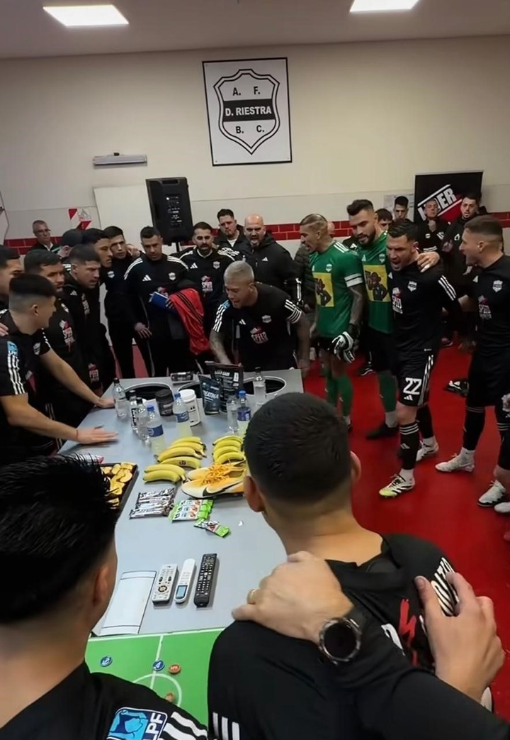 La especial arenga de Milton Céliz en Riestra ante Boca.