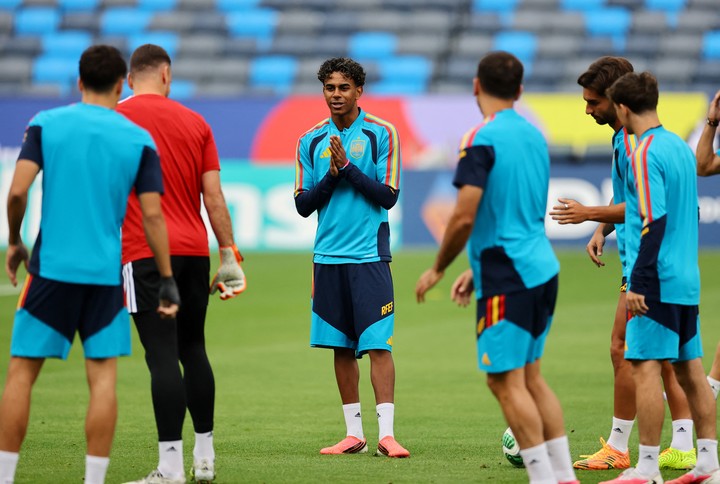 Lamine Yamal durante el entrenamiento (REUTERS)