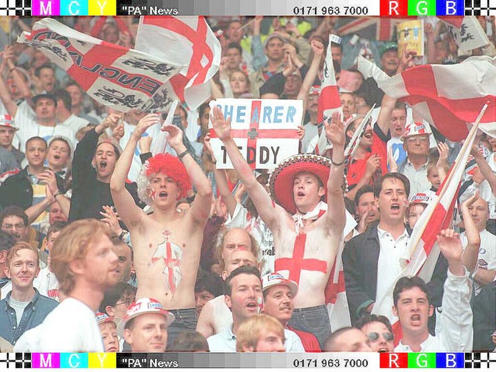 Hinchas hooligans en la Eurocopa 1996.