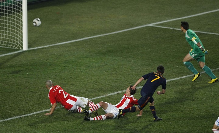 El gol de David Villa para que España elimine a Paraguay en Sudáfrica 2010. (AP)