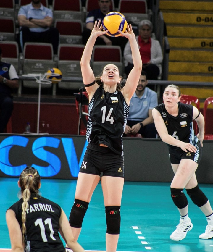 Las Panteras derrotaron este jueves a Venezuela y se metieron en semifinales de la Copa Sudamericana.
(@Voley_FeVA en X).
