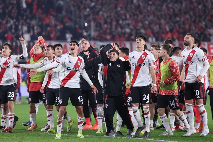 Facundo Colidio, de penal, anotó el único gol del partido ante Rosario Central en el estadio Monumental (EFE).