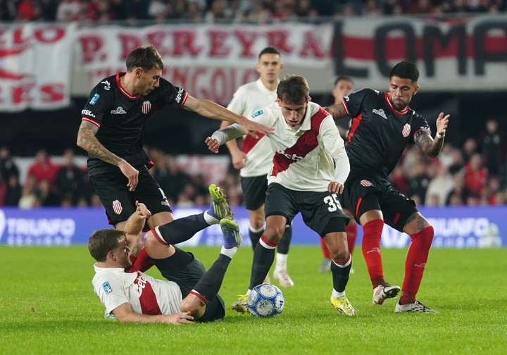 Barracas venció 1-0 a River
(FTP CLARIN)