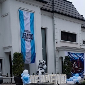 El tremendo homenaje familiar a Paredes en su casa y la emoción de su mamá por el Mundial