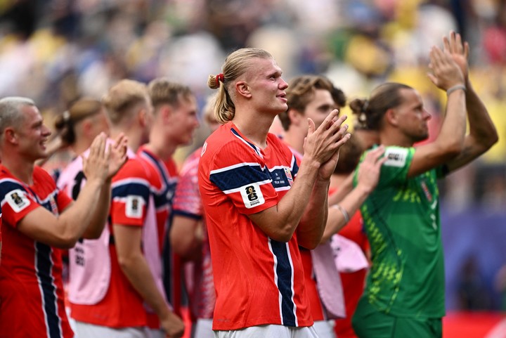 Haaland comemora a classificação histórica da Noruega após eliminar o Brasil do Mundial 2026. Foto: REUTERS/Dylan Martinez