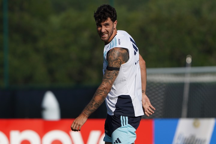 Senesi durante la práctica de la Selección: el zaguero fue titular ante Jordania y mostró un buen rendimiento. (Foto Juano Tesone/ Enviado especial)