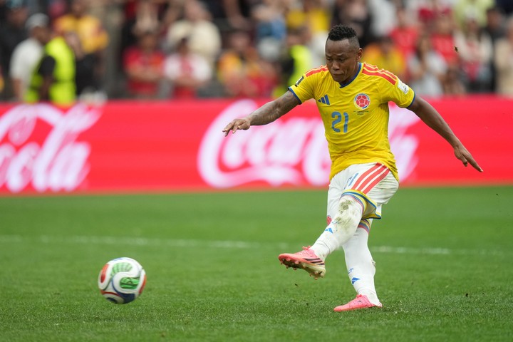 Jaminton Campaz vs. Suiza. (EFE)