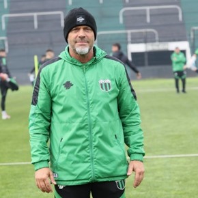 Lotito, el DT de Chicago, en el ojo de la tormenta: "La cancha de Midland es una alfombra vieja"