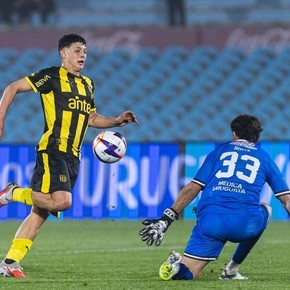 El juvenil de River que no fue tenido en cuenta por Coudet y la rompe en Uruguay: asistencia, golazo y título en Peñarol