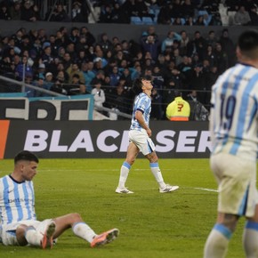 Racing no levanta: perdió con Banfield en el Cilindro y acumula tres derrotas consecutivas