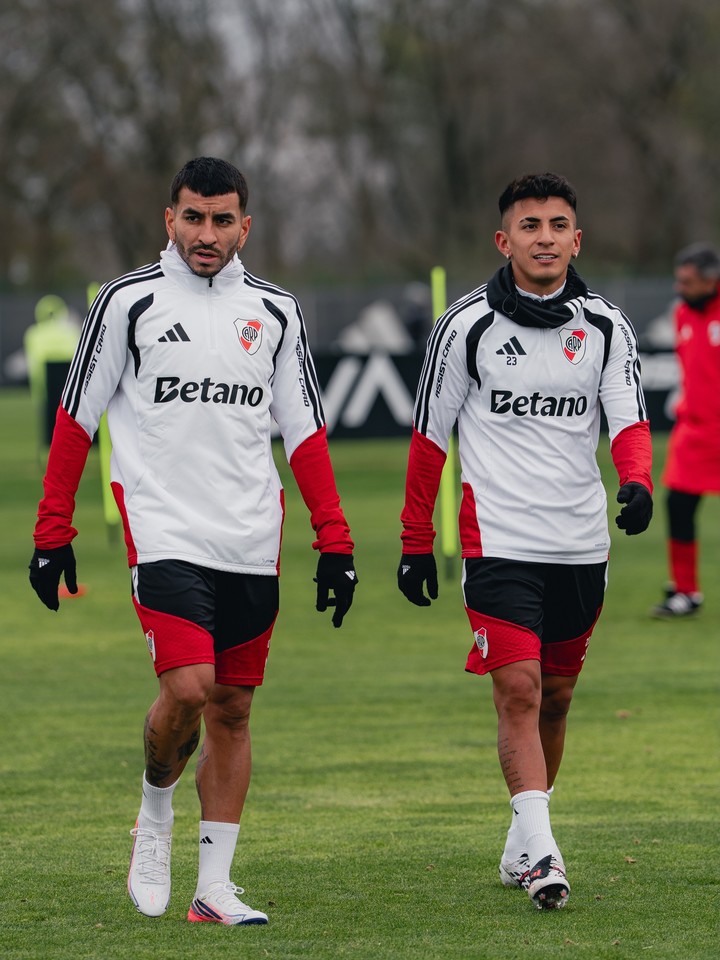 Correa y Almada, amigos y ahora compañeros (Prensa River).