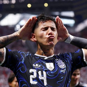 Un reconocido medio británico destrozó a Enzo Fernández ante su posible llegada al Manchester City