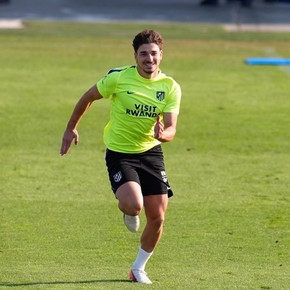 Julián Álvarez: la semana bajo las órdenes de Simeone, el "libérenlo" de redes sociales y ¿suplente para el debut en LaLiga?