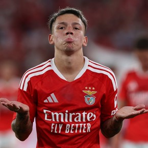 Con un doblete de Gianluca Prestianni, Benfica se metió en la fase de liga de la Europa League