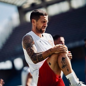 Otra mala noticia para el Papu Gómez: sufrió una lesión en el tobillo y se perderá lo que resta de la temporada