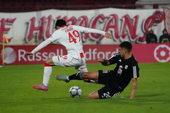 Después del caos, se jugó Huracán vs Riestra.