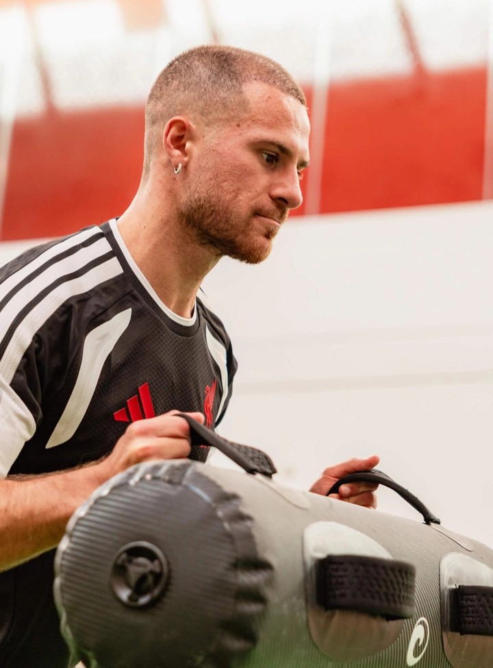 Alexis Mac Allister en su vuelta a los entrenamientos del Liverpool. Fotos: Nikki Dyer - Liverpool.