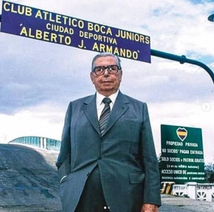 Alberto J. Armando en la Ciudad Deportiva.