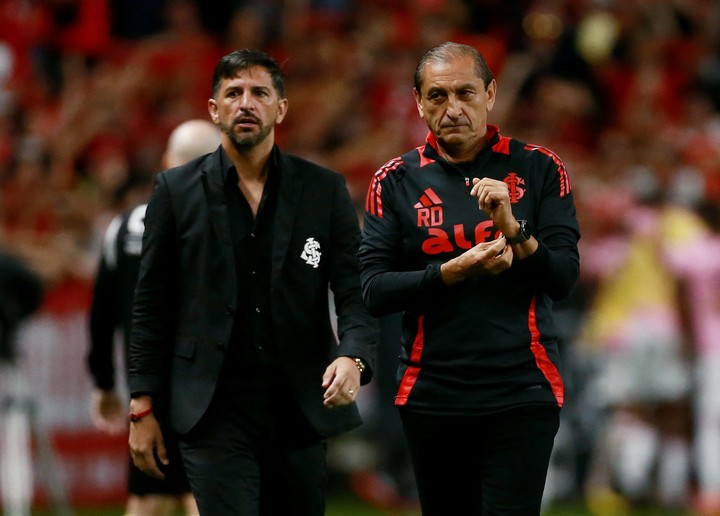 Ramón Díaz y Emiliano, el año pasado en Inter de Porto Alegre.
 REUTERS/Diego Vara