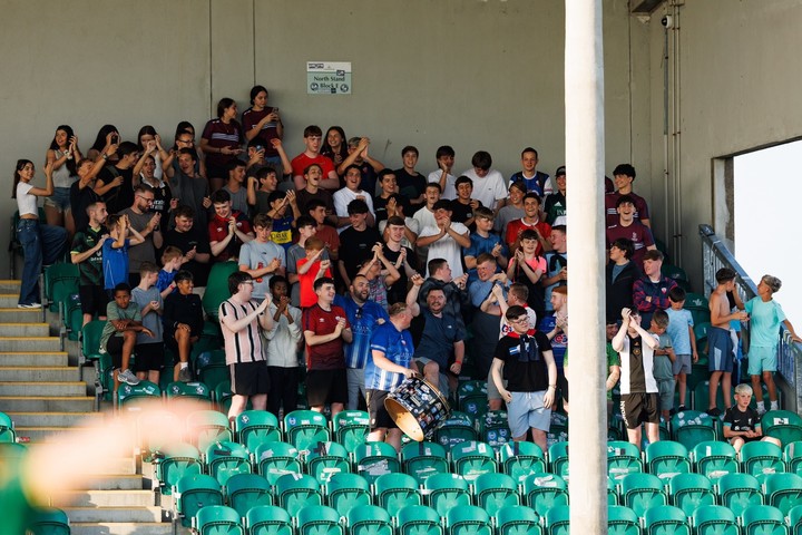 Hinchas argentinos en Irlanda. (FOTO: Treaty United)