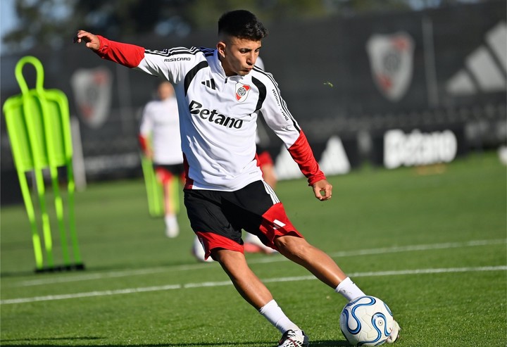 Almada, en acción en el Camp (Prensa River).