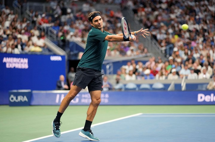 Federer está disfrutando de su noche en el US Open. (REUTERS/Eduardo Munoz)