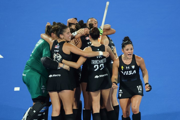 El equipo sale de memoria. (EFE/EPA/OLIVIER HOSLET)