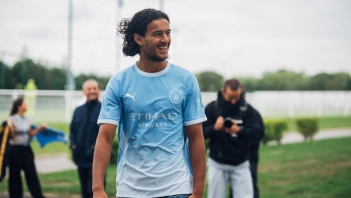 Bouaddi ya se puso la vara alta: "Este equipo exige títulos". (Prensa Manchester City)