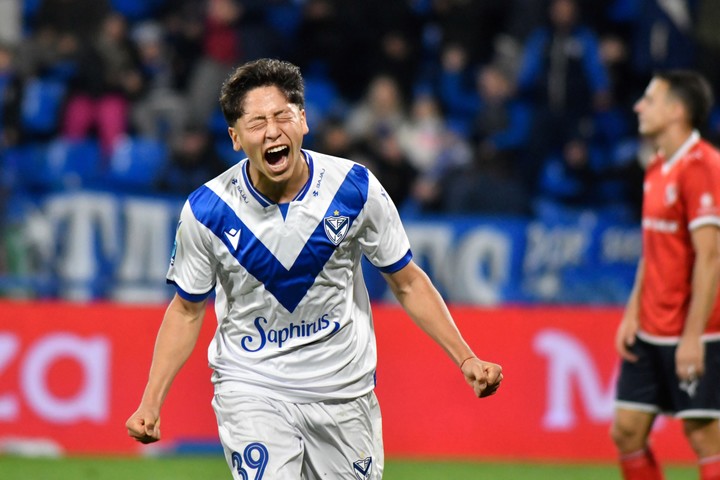El festejo de Thiago Aguirre para el 1-0 de Vélez vs Independiente. 

































Foto: FOTOBAIRES


































Fecha 3 Torneo Clausura Liga Profesional