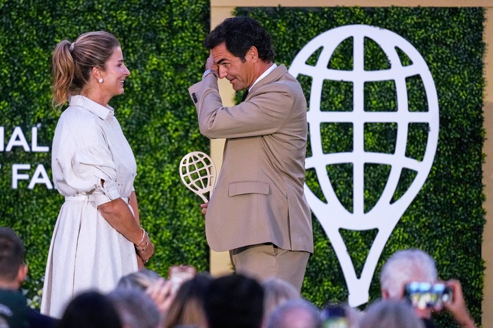 Roger con su esposa Mirka (AP). 