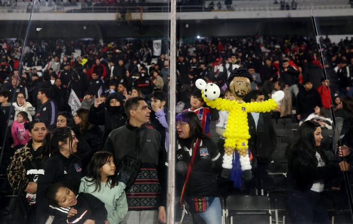 La figura del arquero en una tribuna (Reuters).