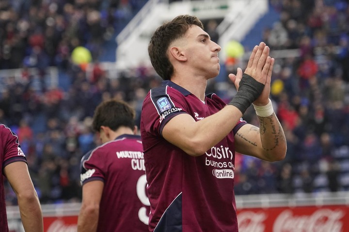 Gol de Auzmendi y pedido de disculpas a la hinchada. Foto: Fernando de la Orden