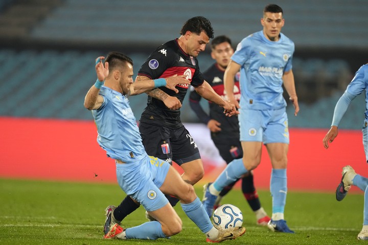 Russo ante Montevideo City Torque en Uruguay.
 (AP Photo/Matilde Campodonico)