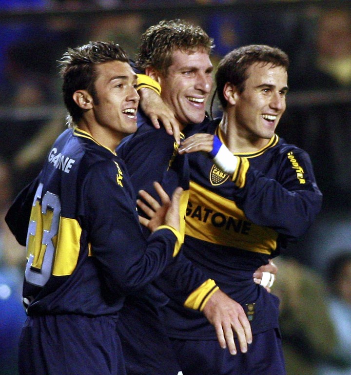 Jesús Dátolo, Martín Palermo y Rodrigo Palacio festejan ante San Pablo, por la Recopa 2006.