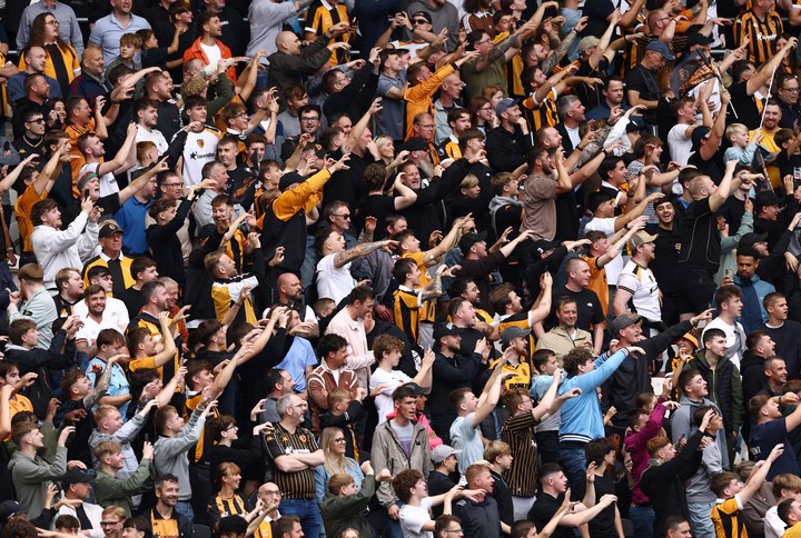 Hinchas del Hull City celebran la victoria. (REUTER)