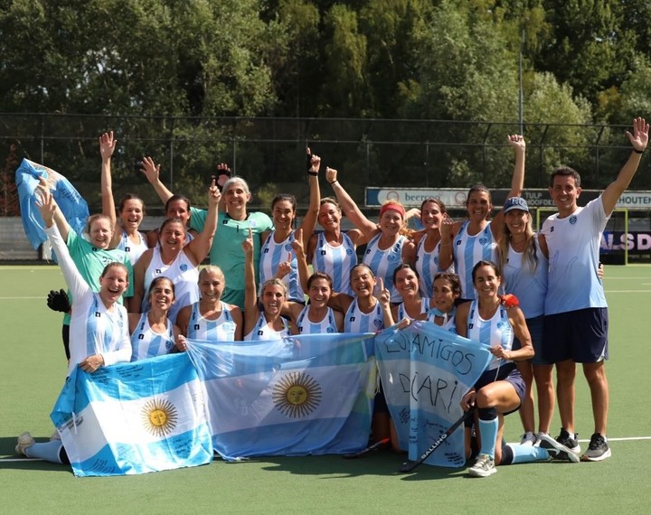 Argentina se consagró bicampeona de la Copa Mundial femenina de hockey +50. Fotos: pinkhatphotos