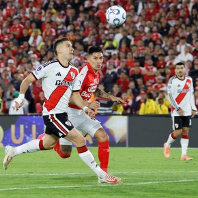 La reacción de Borré luego del duro cruce con Coudet: "Queda en la cancha..."