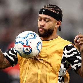 Corinthians multó a Memphis Depay