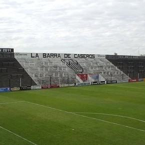 Ferro contará con su gente en un duelo clave ante Estudiantes (BA)
