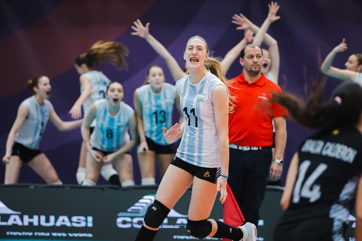 Por el Mundial U17 de vóley femenino, Argentina aplastó 3-0 a Brasil. (foto Volleyball World)