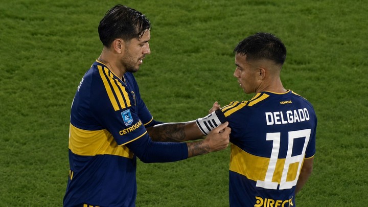 Paredes solo fue reemplazado ante el Pincha y le dejó la cinta a Delgado.