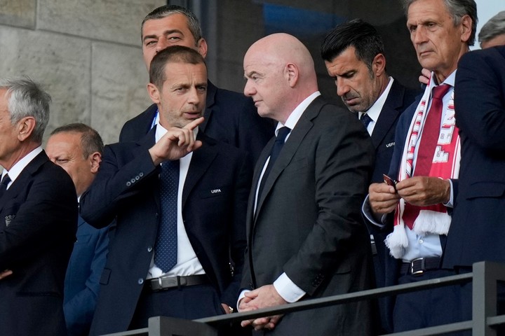 Ceferin e Infantino coinciden poco en público: esta foto es de la Euro 2024 (AP).
