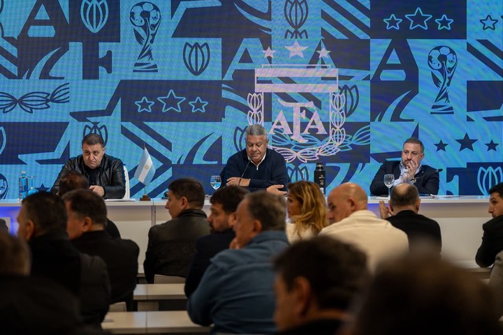 Toviggino, Tapia y Malaspina en la última reunión del Comité Ejecutivo.