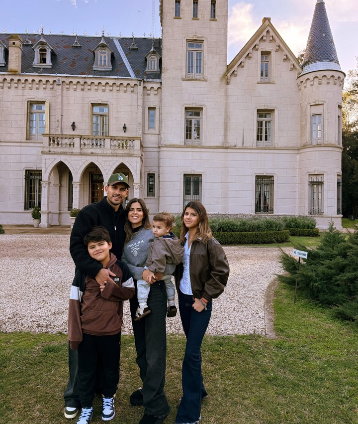 Paredes y Camila Galente, en una estancia.