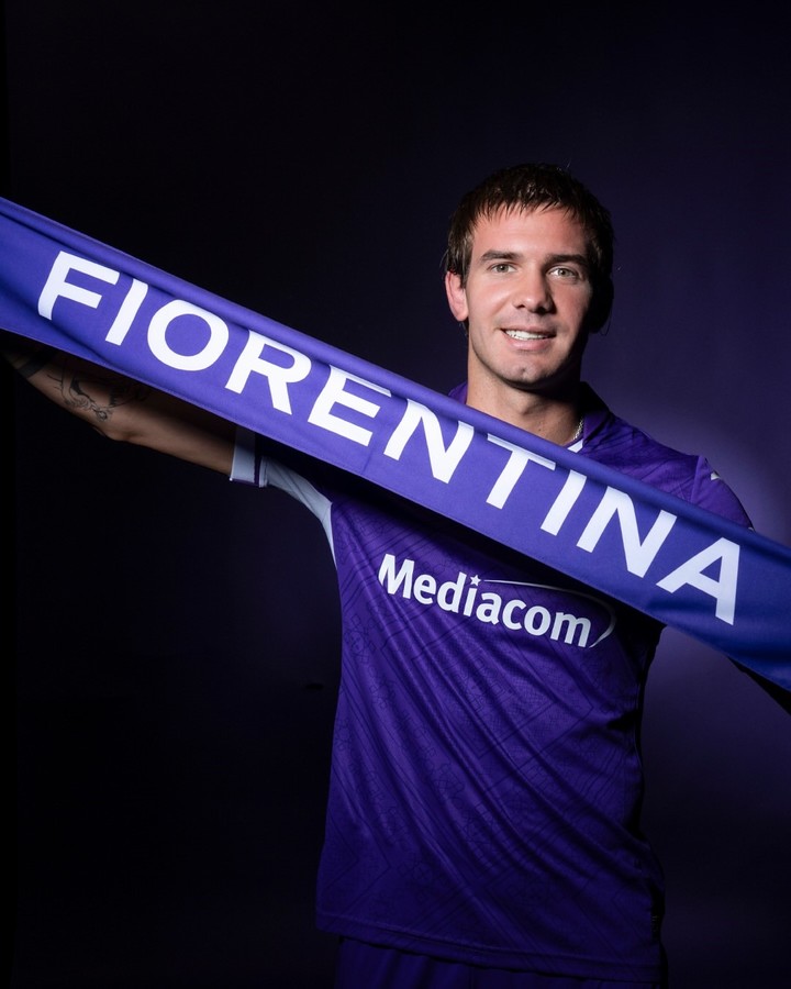 Franco Mastantuono fue presentado en la Fiorentina (Foto: Prensa Fiorentina).