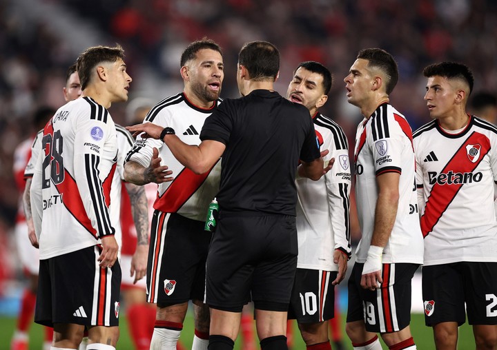 Imágenes de la eliminación de River (REUTER).