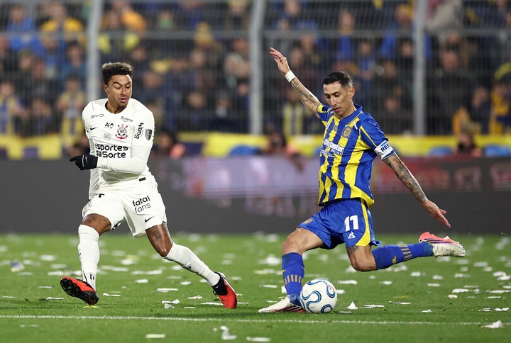 Ángel Di María en el partido de Rosario Central ante Corinthians. REUTERS/Agustin Marcarian