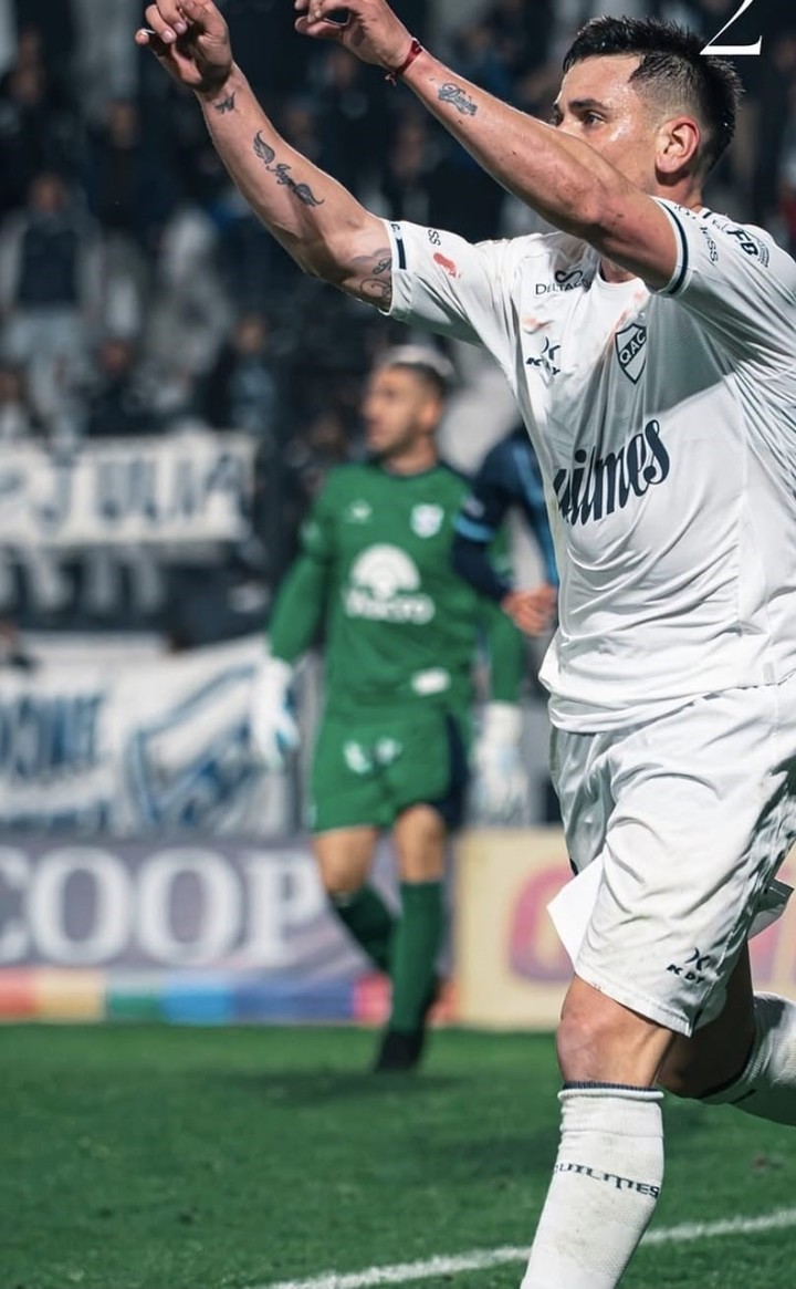 Agustín Lavezzi, el héroe de la noche. (@quilmesaclub)