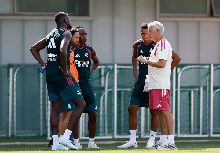 Mou en los entrenamientos del Real Madrid. (foto: Real Madrid)